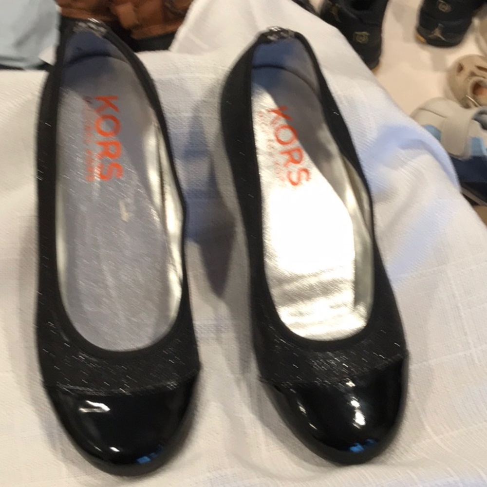 Michael kors girls black dress shoes size 1